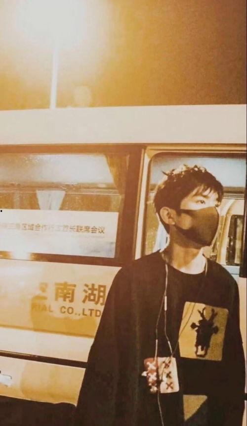 无人与你共白头,无人相伴的深情守候